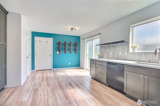 3910 S Holly Street, Seattle, WA 98118