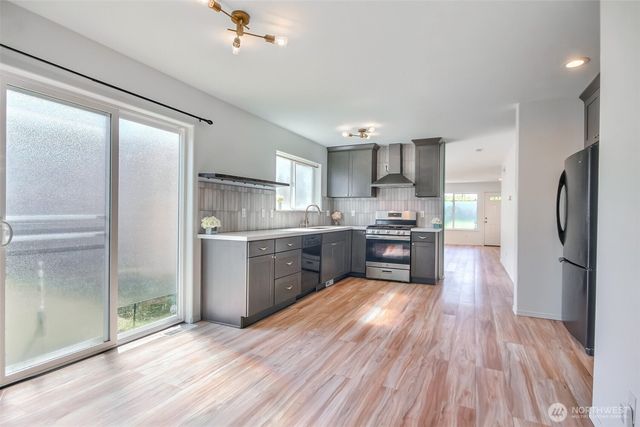 3910 S Holly Street, Seattle, WA 98118