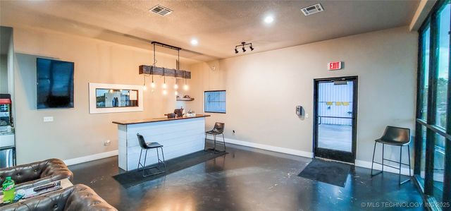 1228 W Gentry Avenue, Checotah, OK 74426