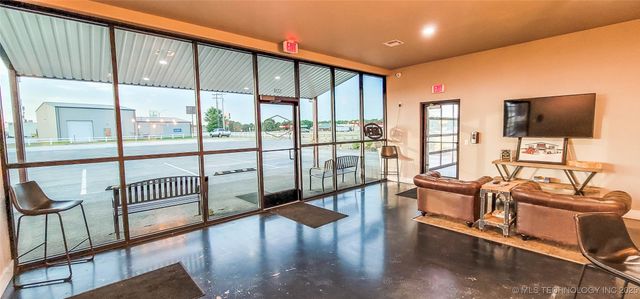 1228 W Gentry Avenue, Checotah, OK 74426