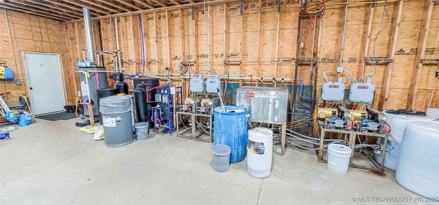1228 W Gentry Avenue, Checotah, OK 74426
