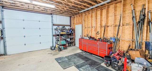 1228 W Gentry Avenue, Checotah, OK 74426