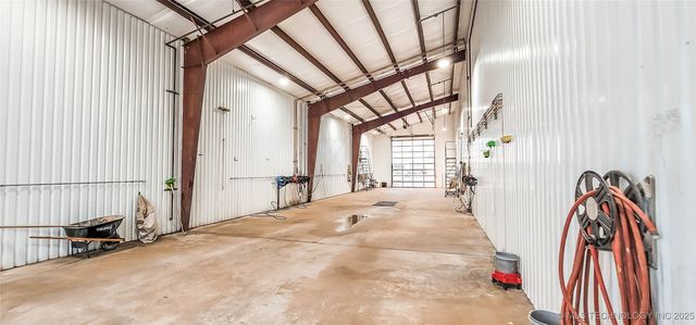1228 W Gentry Avenue, Checotah, OK 74426