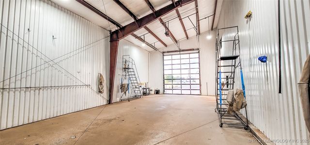 1228 W Gentry Avenue, Checotah, OK 74426