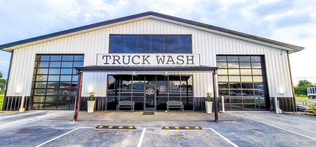 1228 W Gentry Avenue, Checotah, OK 74426