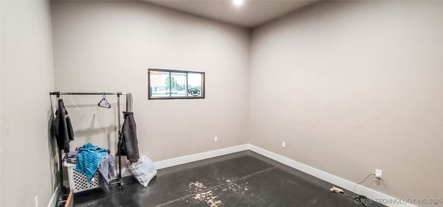 1228 W Gentry Avenue, Checotah, OK 74426