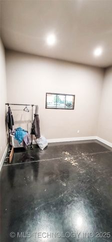1228 W Gentry Avenue, Checotah, OK 74426