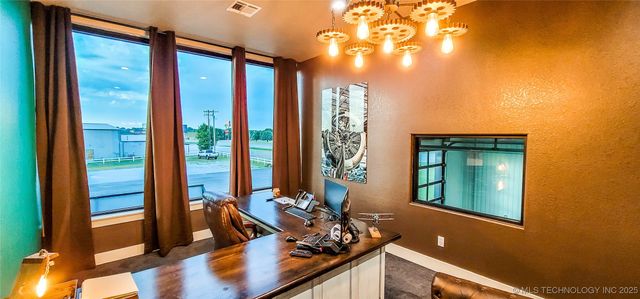 1228 W Gentry Avenue, Checotah, OK 74426
