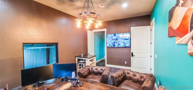 1228 W Gentry Avenue, Checotah, OK 74426