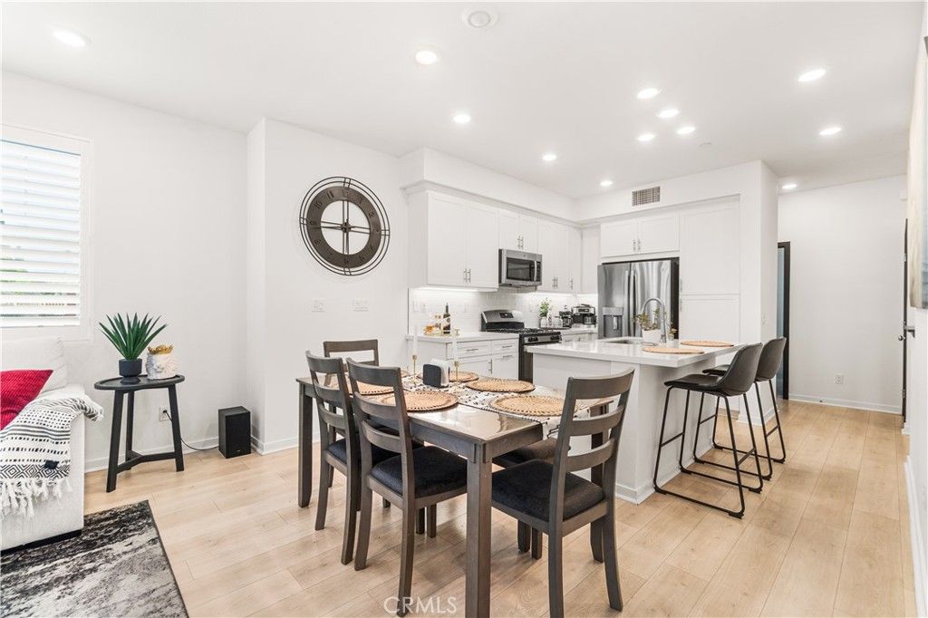 Image 12 of property listing at 16434 Whittier #6 Boulevard, Whittier, CA 90603