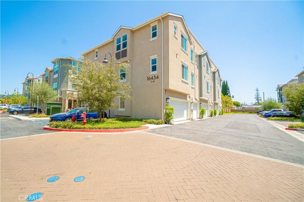 Image 2 of property listing at 16434 Whittier #6 Boulevard, Whittier, CA 90603