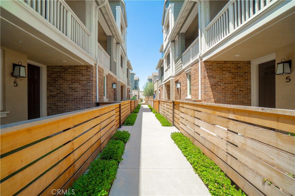 Image 3 of property listing at 16434 Whittier #6 Boulevard, Whittier, CA 90603