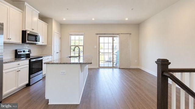 9747 TALL OAKS RD, Montgomery Village, MD 20886