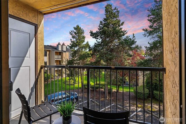 12611 NE 145th Place #H81, Kirkland, WA 98034