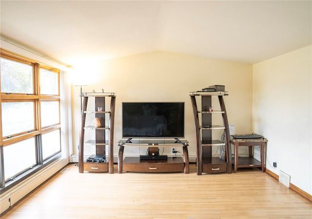 1067 Woodstock Avenue, Tonawanda, NY 14150