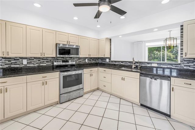 6101 34TH STREET W 3F, Bradenton, FL 34210