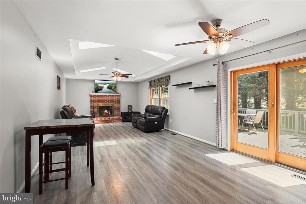 Image 11 of property listing at 3325 MAPLE GROVE RD, Manchester, MD 21102