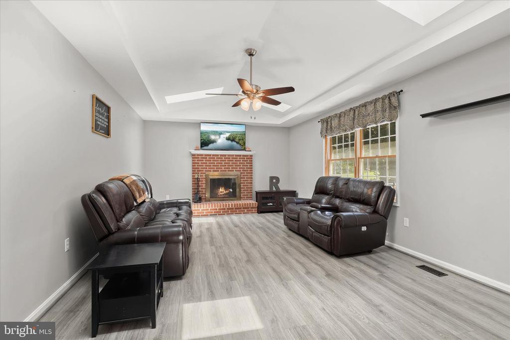 Image 2 of property listing at 3325 MAPLE GROVE RD, Manchester, MD 21102