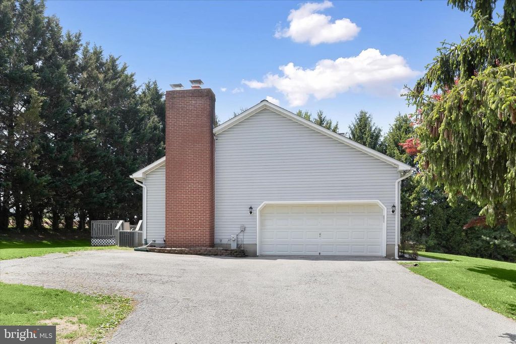 Image 33 of property listing at 3325 MAPLE GROVE RD, Manchester, MD 21102