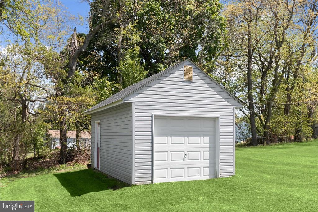 Image 34 of property listing at 3325 MAPLE GROVE RD, Manchester, MD 21102
