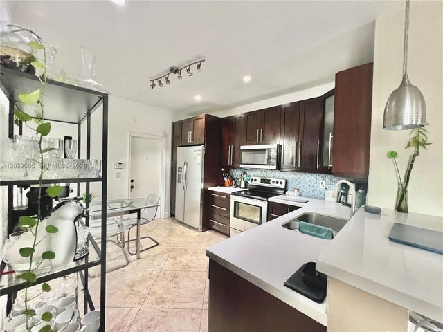 2176 Salerno Cir, Weston, FL 33327