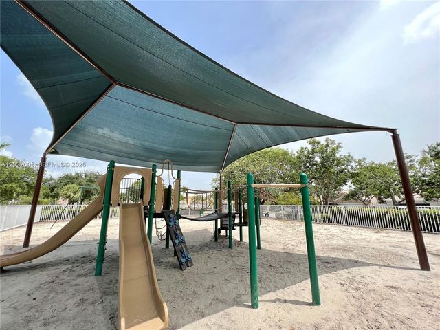 2176 Salerno Cir, Weston, FL 33327