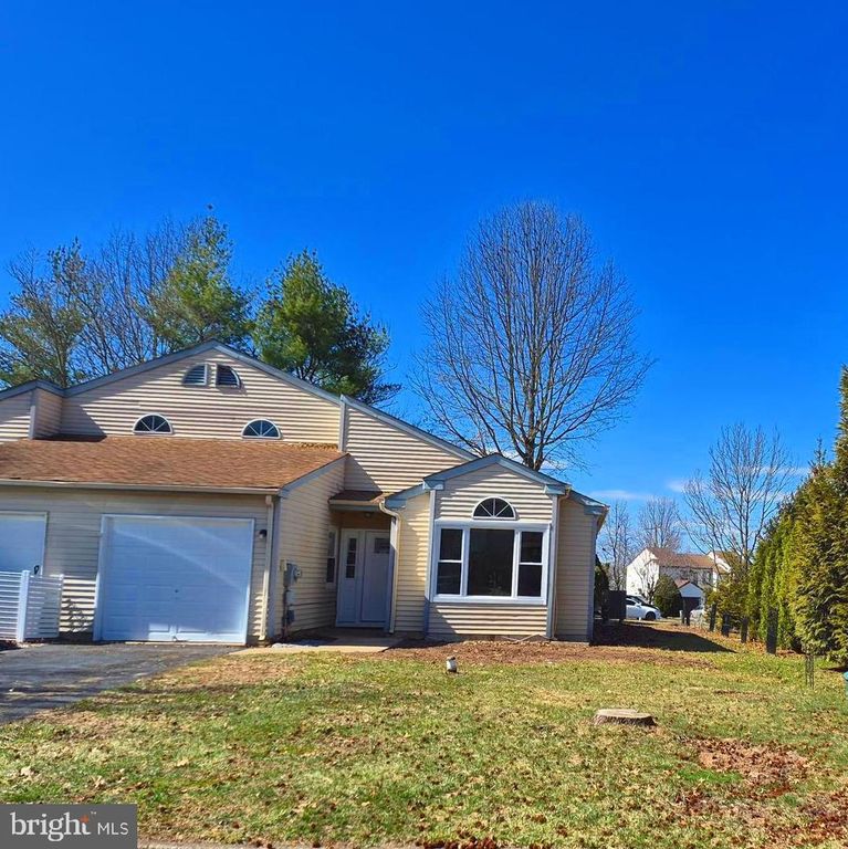 4 STEWER LN, Perkasie, PA 18944