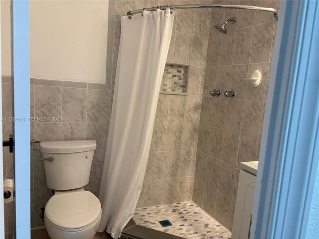 4700 NW 35th Street 602, Lauderdale Lakes, FL 33319