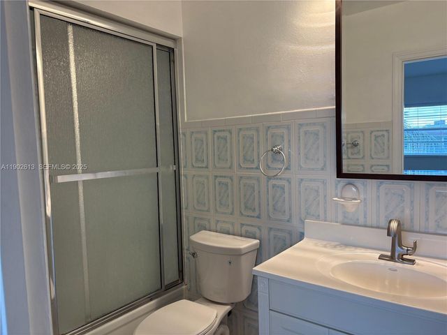 4700 NW 35th Street 602, Lauderdale Lakes, FL 33319