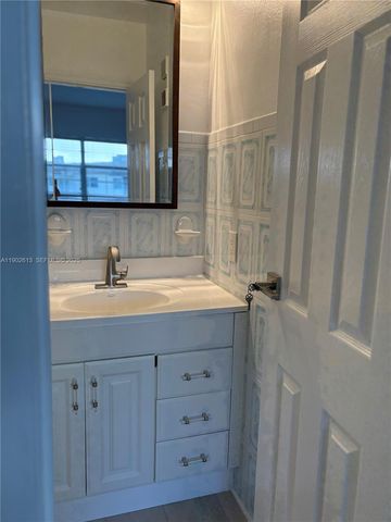 4700 NW 35th Street 602, Lauderdale Lakes, FL 33319