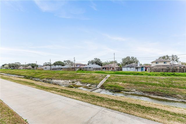 7306 Sun Valley Dr, Corpus Christi, TX 78413