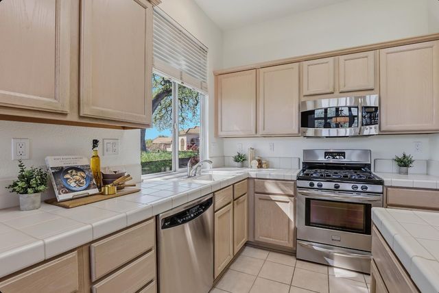 701 Rose Creek Ct, Roseville, CA 95747