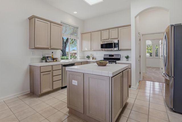 701 Rose Creek Ct, Roseville, CA 95747