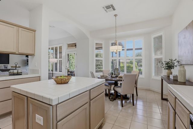 701 Rose Creek Ct, Roseville, CA 95747