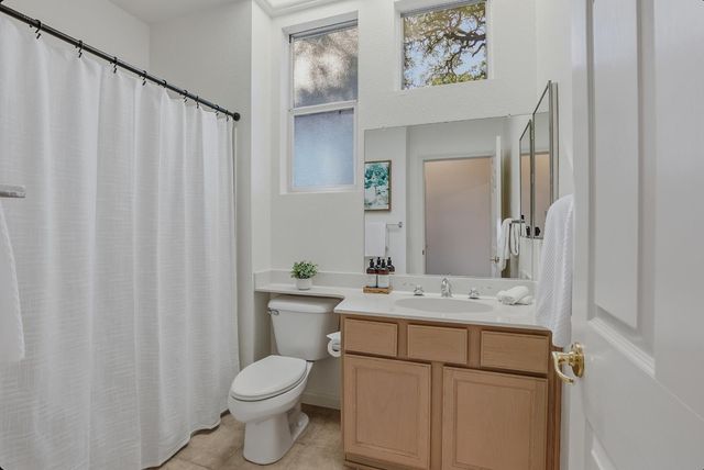 701 Rose Creek Ct, Roseville, CA 95747