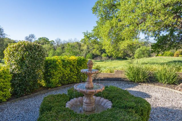 701 Rose Creek Ct, Roseville, CA 95747