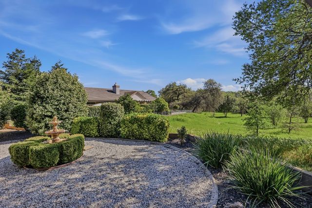 701 Rose Creek Ct, Roseville, CA 95747