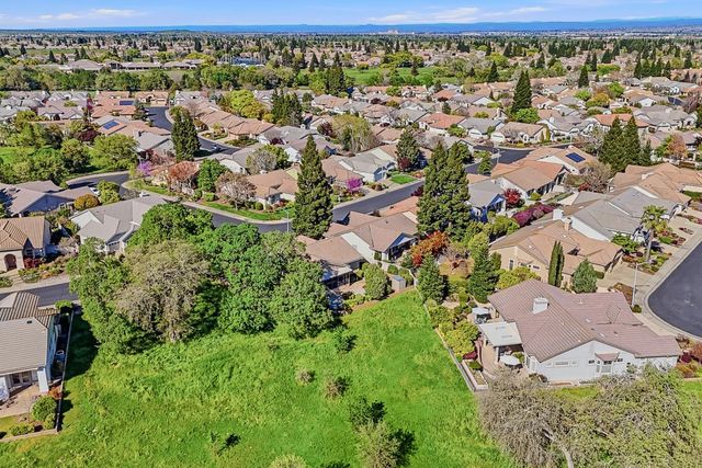 701 Rose Creek Ct, Roseville, CA 95747