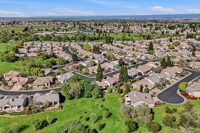 701 Rose Creek Ct, Roseville, CA 95747