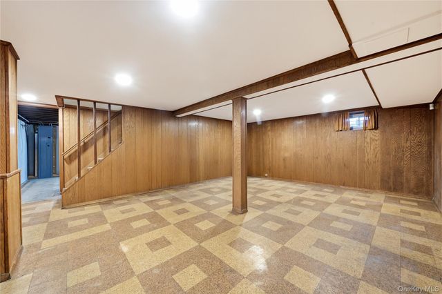 305 W Nicholai Street, Hicksville, NY 11801