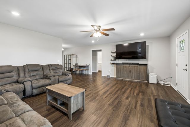 377 Rawls Creek Rd, Gordonsville, TN 38563
