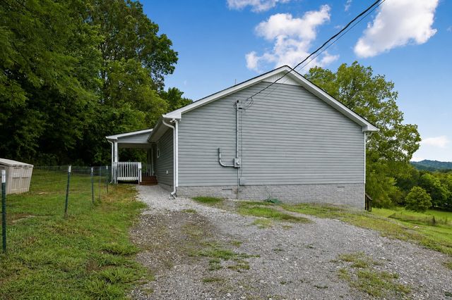 377 Rawls Creek Rd, Gordonsville, TN 38563