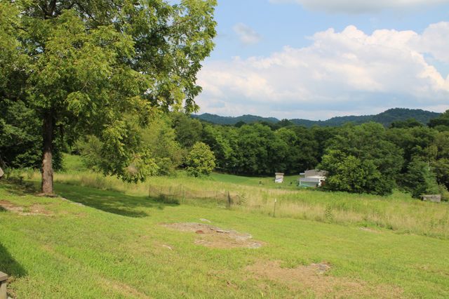 377 Rawls Creek Rd, Gordonsville, TN 38563
