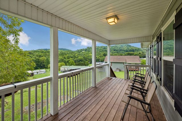 377 Rawls Creek Rd, Gordonsville, TN 38563