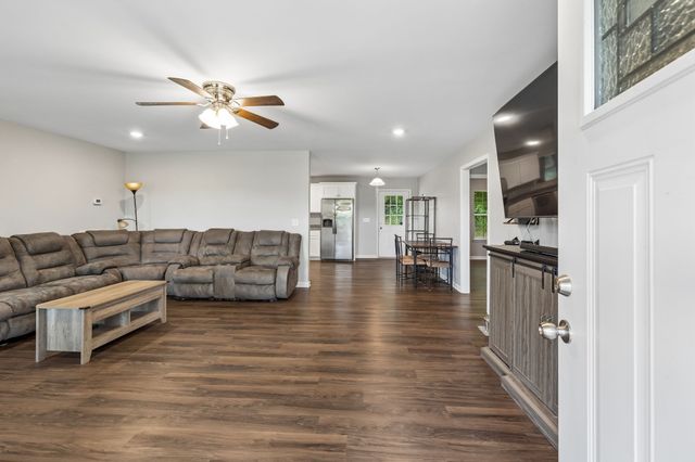 377 Rawls Creek Rd, Gordonsville, TN 38563