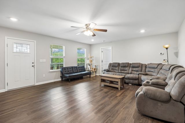 377 Rawls Creek Rd, Gordonsville, TN 38563