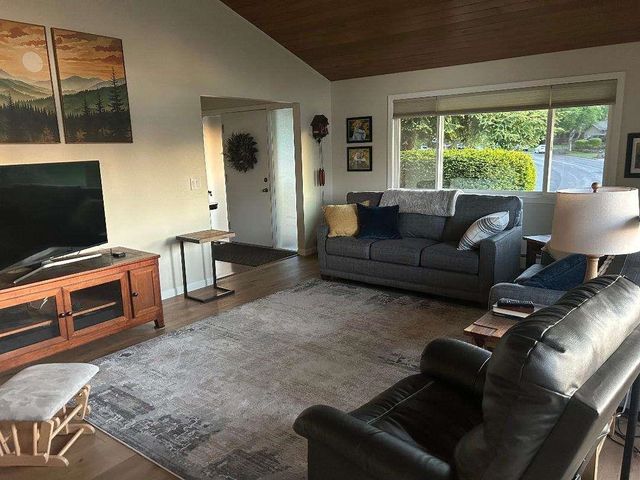 10505 N JUANITA Rd, Spokane, WA 99218