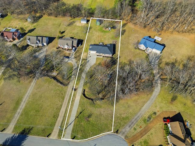 1011 Adam Ct, Cottontown, TN 37048