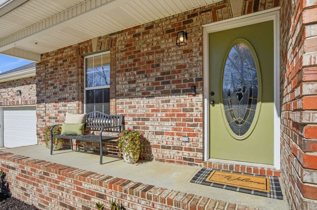 1011 Adam Ct, Cottontown, TN 37048