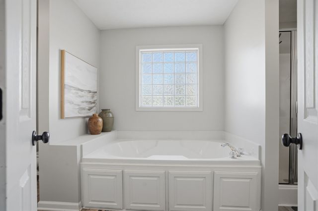 1011 Adam Ct, Cottontown, TN 37048